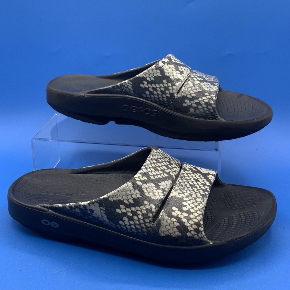OOFOS Women's OOahh Luxe Slide Sandals in the Snake - Size 9